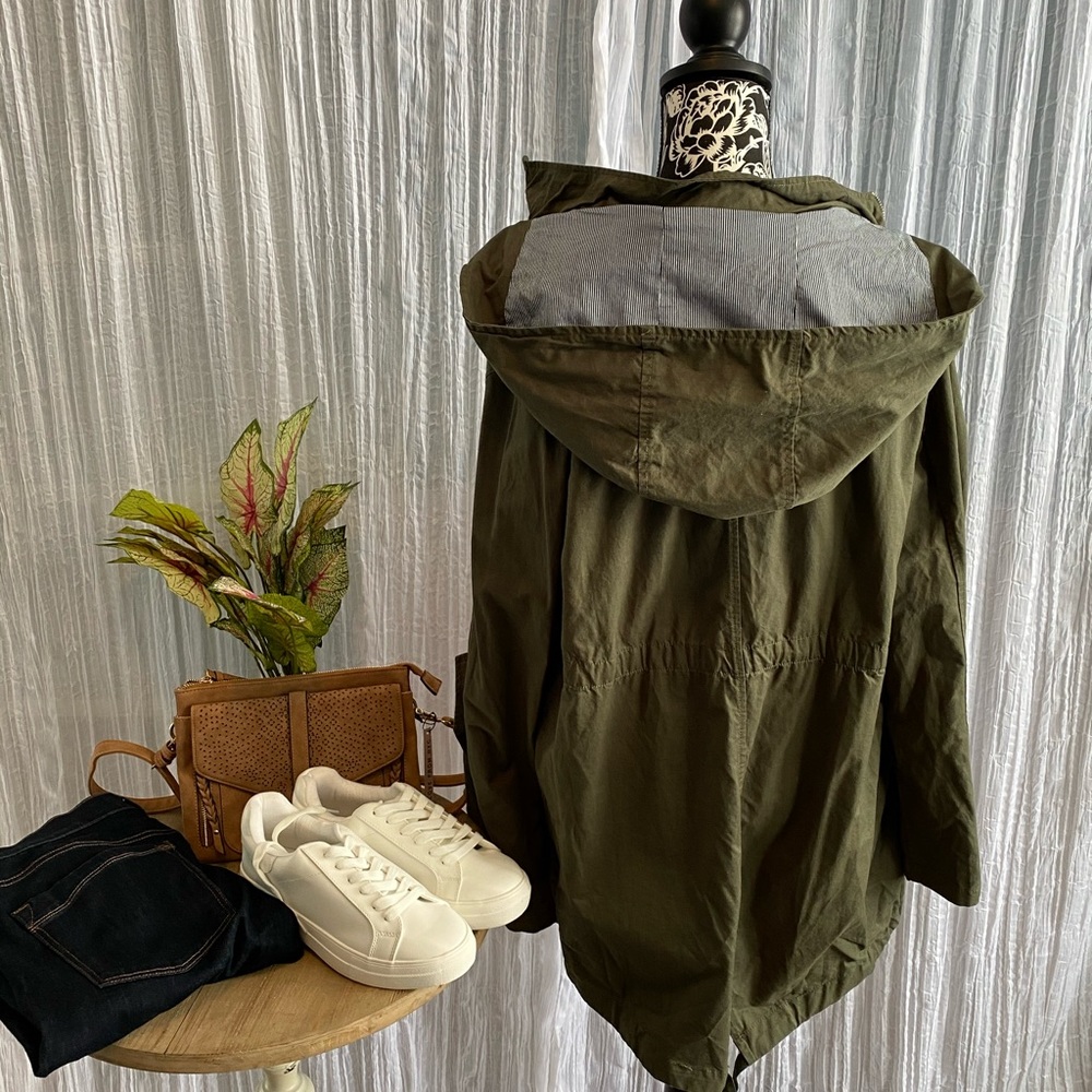 Women’s Jacket - Picture 2 of 6